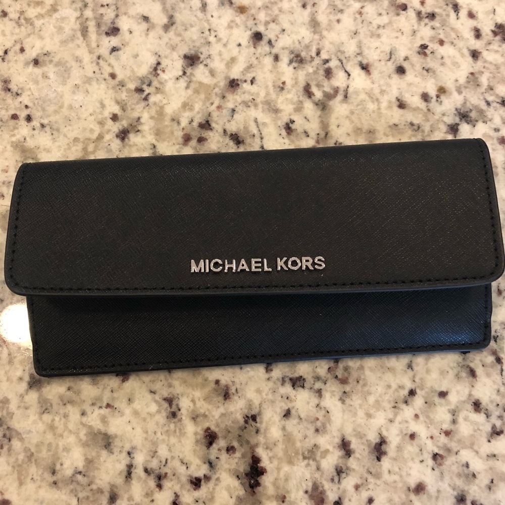 NWT - MICHAEL KORS Jet Set Travel Wallet